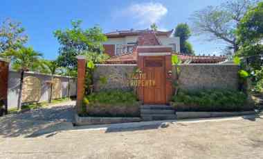 Villa Cantik Desain Modern dan Tradisional di Balecatur Sleman