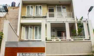 Villa View Kota Bandung dengan Kolam Renang Air Hangat