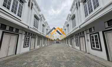 Dijual Villa di Komplek Union Mentari Sadananda Kondisi Kosong