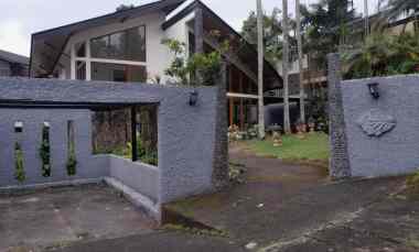 Dijual Villa Lokasi Club Bunga Kota Batu