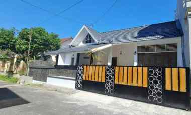 Rumah Mewah Tanah Luas, Gaya Retro Clasic dalam Perumahan