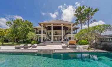 Villa Pribadi Depan Pantai dengan Nuansa Mewah Harga Dibawah Pasaran