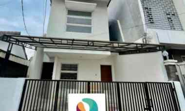 Disewa Rumah Apik 2 lantai di Rawamangun