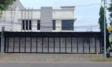 Disewakan Gedung Bekas Showroom di Raya Barata Jaya