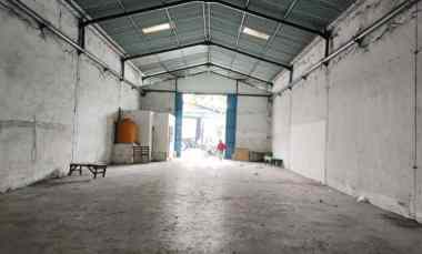 Gudang Siap Pakai dekat Pelabuhan, Kebomas, Akses Jalan Tol