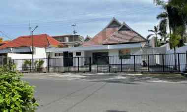 Gedung 1 Lantai di Jln Pajajaran Area Parkir Besar Luas