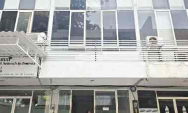 Disewakan Ruko Bagus 3 Lantai Lokasi Strategis di Raya Merr Ruko Este