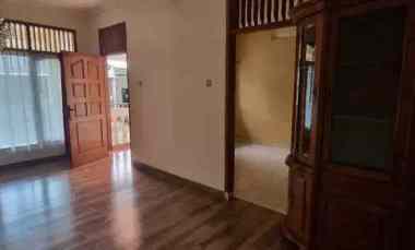 Disewakan Rumah 2 Lantai di Cirendeu