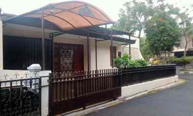 Rumah 4 Kamar Tidur 2 Kamar Mandi Garasi Carport di Arcamanik Bandung