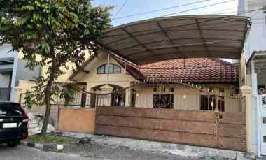 Rumah Terawat Lebar 12 Babatan Pratama Row Jalan 4 Mobil dekat Wiyung