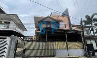 Rumah Gerlong Sayap Setiabudhi Lok dekat Pusat Kota Row Jalan Besar