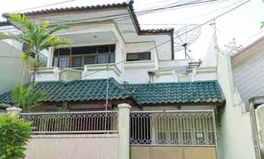 Disewakan Rumah Dharmahusada Indah Timur dekat Galaxy Mall