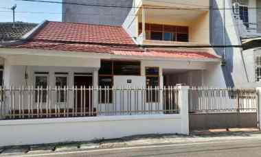 Rumah Disewakan di Jalan Cmpaka Putih Barat Jakarta Pusat.