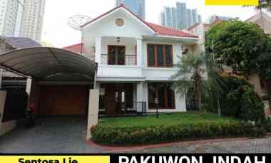 Sewa Rumah Pakuwon Indah Full Furnished dekat Graha Family,Pakuwon Mal