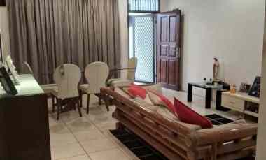 Di Kontrakkan Rumah 2 Lantai dekat Stasiun MRT Fatmawati