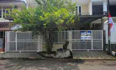 Disewakan Rumah 2 Lt, Bagus, Row 2 mobil, Bebas Banjir, Kelapa Gading