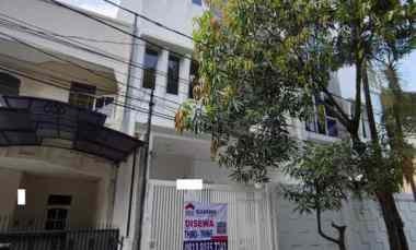 disewakan rumah kelapa lilin kelapa gading