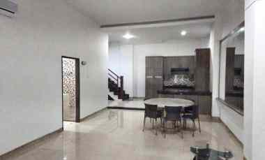 Rumah Disewakan di Komplek Cemara Asri Jalan Salak