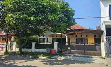 Rumah American Classic 3 Kamar Tidur 2 Kamar Mandi di Antapani Bandung