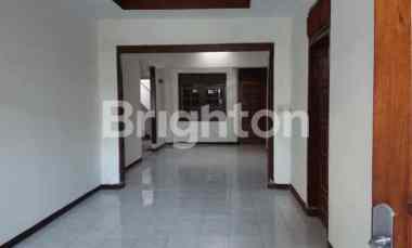 Rumah Nginden Intan Lokasi di Jalan Utama 1,5 Lantai Siap Huni