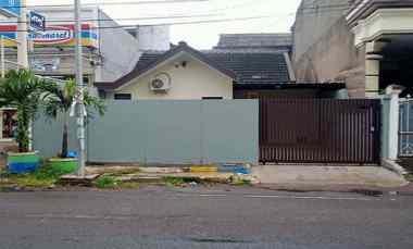 Rumah 3 Kamar Tidur 3 Kamar Mandi Carport di Antapani Bandung