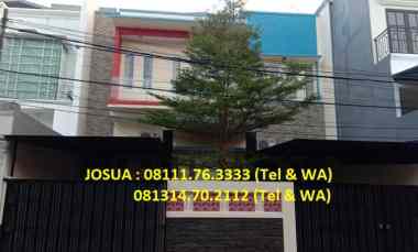 Rumah Pulomas Jaktim 2.5 Lantai, LT 165 m2, LB 350 m2, Bagus