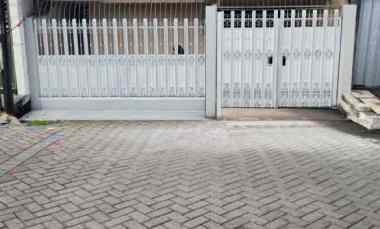 Rumah Simokerto Semi Furnish Row 3 Mobil dekat Rs Soewandi