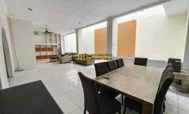 disewakan villa komplek taman malibu indah