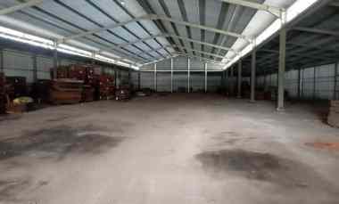 Gudang Margomulyo Ada Loading Dock