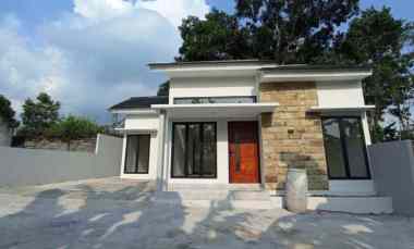 Hanya 1 Unit Rumah Dijual Siap Huni Halaman Depan Luas