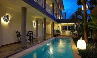 hotel 3 lantai di seminyak bali