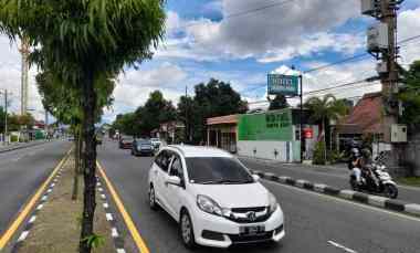 hotel melati di pinggir jl ringroad utara depok sleman