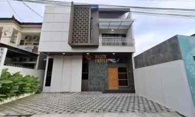 Hunian Mewah Modern 2 Lantai di Kawasan Elit Palagan