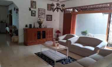 Jual Rumah Berikut 3 Toko di jl Raya Poltangan