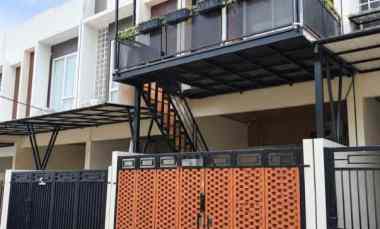 jual cepat town house 3 lantai leuwinanggung depok