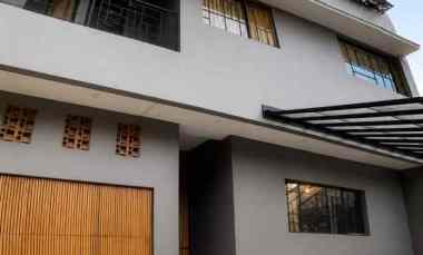 jual rumah mewah komplek full furnished strategis