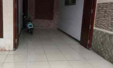 Jual Rumah Pinggir Jalan dengan Roof Top di Lubang