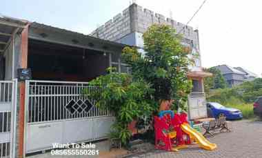 Jual Rumah Pojok Kelebihan Tanah