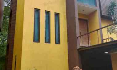 jual town house b u dengan swimming pool