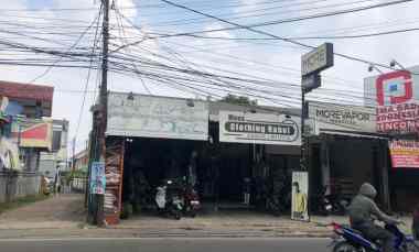 Kios Ruko Mencong/peninggilan Jalan Raya, Ramai