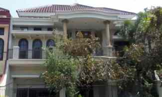 Klasik Mewah 2 Lantai Central Park Klampis, Semolowaru