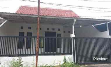 manyar jaya row jalan 2 mobil