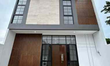 Modern Tropical Sutorejo Row Jalan 4 Mobil Hadap Barat