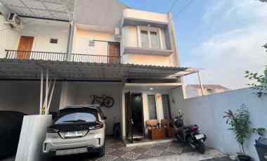 over kredit 130jt rumah 2 lantai di cilodong depok