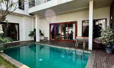 punya 9 mobil carport rumah ini muat semua