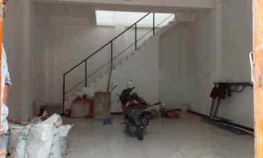 RUKO NGINDEN, Strategis Hadap Barat