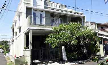 rumah 2 5 lantai hook di antapani ada rooftop