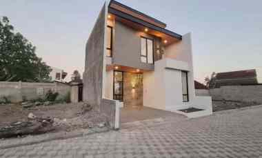 Rumah 2 Lantai, dalam Cluster One Gate di Jogja Utara