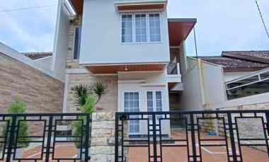 Rumah 2 Lantai dalam Perumahan di Palagan km 10