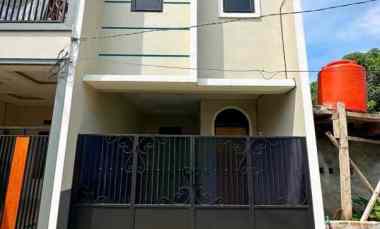 Rumah 2 lantai Desain Elegan di Ciracas Jakarta Timur